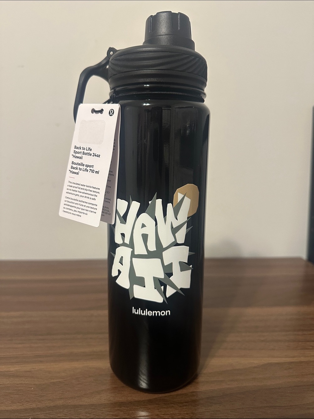 NWT Lululemon Back to Life Sport Bottle 24oz *Hawaii
Black